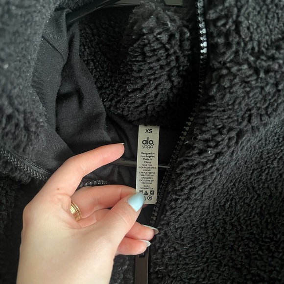 ALO Yoga Foxy Sherpa Jacket - Picture 6 of 7